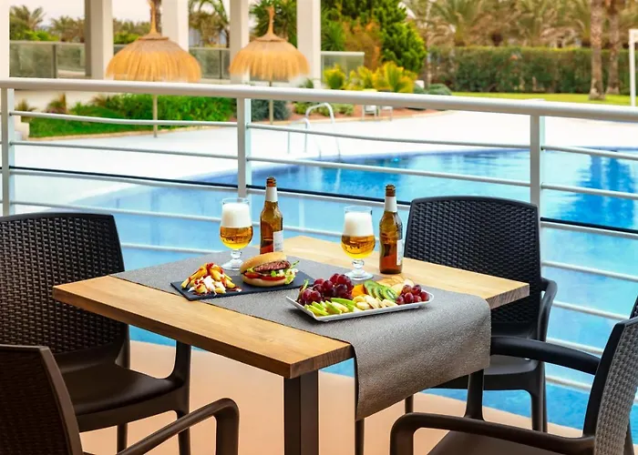 Hotel Cabogata Jardín